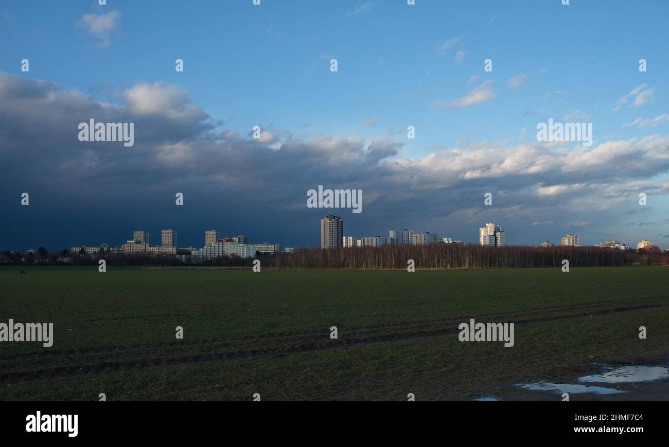Before a thunderstorm View from a field in Grossziethen to the district of Gropiusstadt, district of Neukoelln, Berlin, Germany Stock Photo