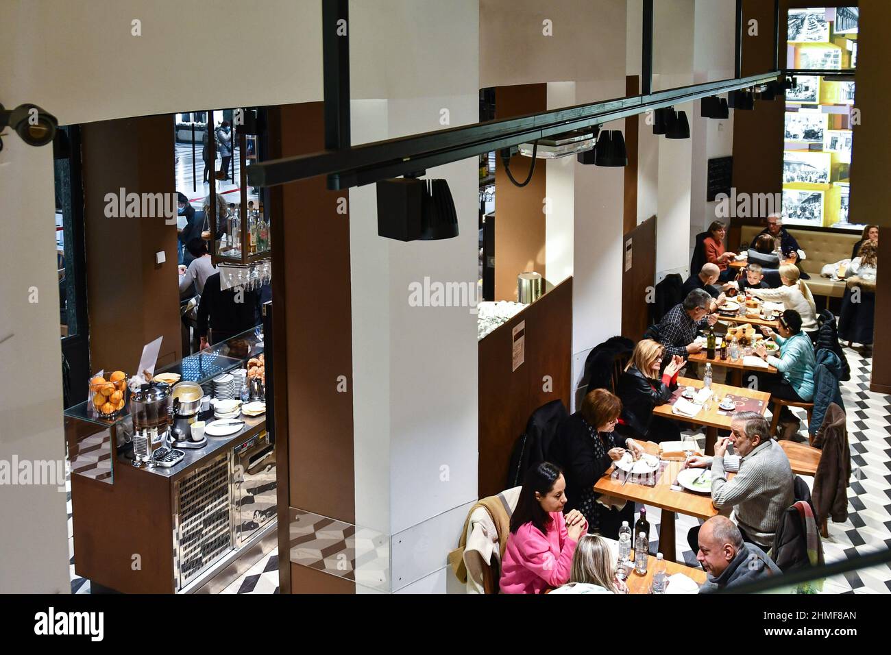 People having lunch at the restaurant 'La Credenza' by Fiorfood Coop in Galleria San Federico, historical shopping gallery in Turin, Piedmont, Italy Stock Photo