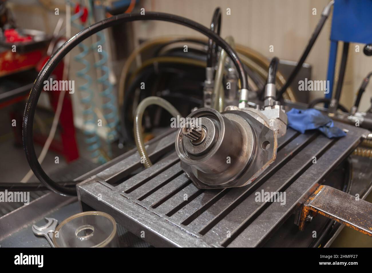 servicing a gear hydraulic pump on table Stock Photo Alamy