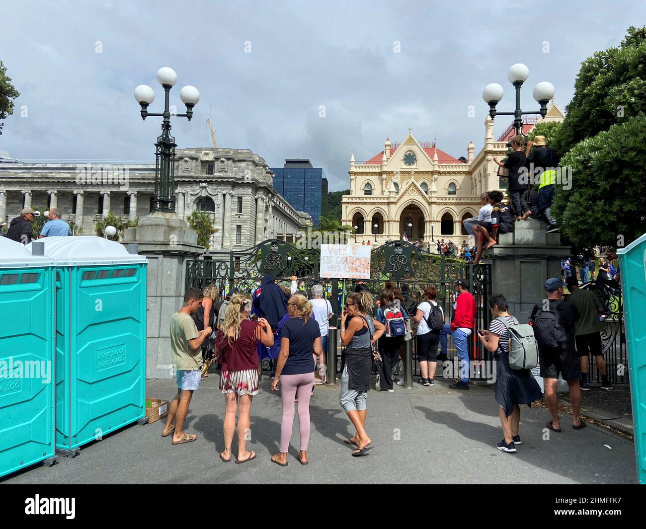 Anti-vaccine mandate protesters gather to demonstrate in front of the parliament in Wellington, New Zealand, February 10, 2022. REUTERS/Praveen Menon Stock Photo