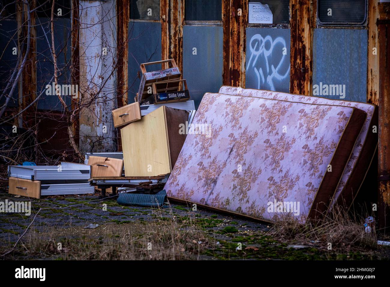 Schwerin, Germany. 09th Feb, 2022. Old broken furniture and mattresses lie in front of an empty