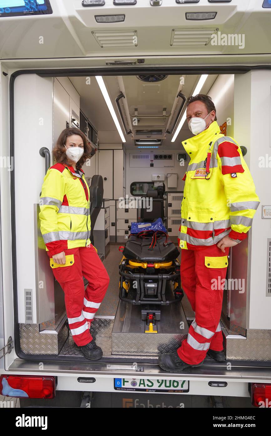 09 February 2022, Hessen, Frankfurt/Main: Emergency paramedic Sophie Jaspers (l) and her colleague Kay Dräger stand in an ambulance of the Arbeiter-Samariter-Bund (ASB). February 11 is European Emergency Call Day. Rescue services and authorities want to use it to remind people of the importance of raising the alarm quickly in the event of accidents, fires or acute serious illnesses. (to dpa 'The number in an emergency - rescuers educate about 112') Photo: Frank Rumpenhorst/dpa Stock Photo