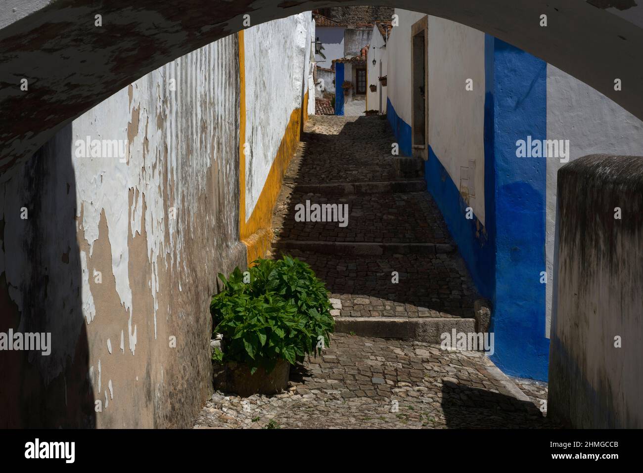 A tranquil alley, away from the throngs of tourists crowding Óbidos, Centro, Portugal Stock Photo