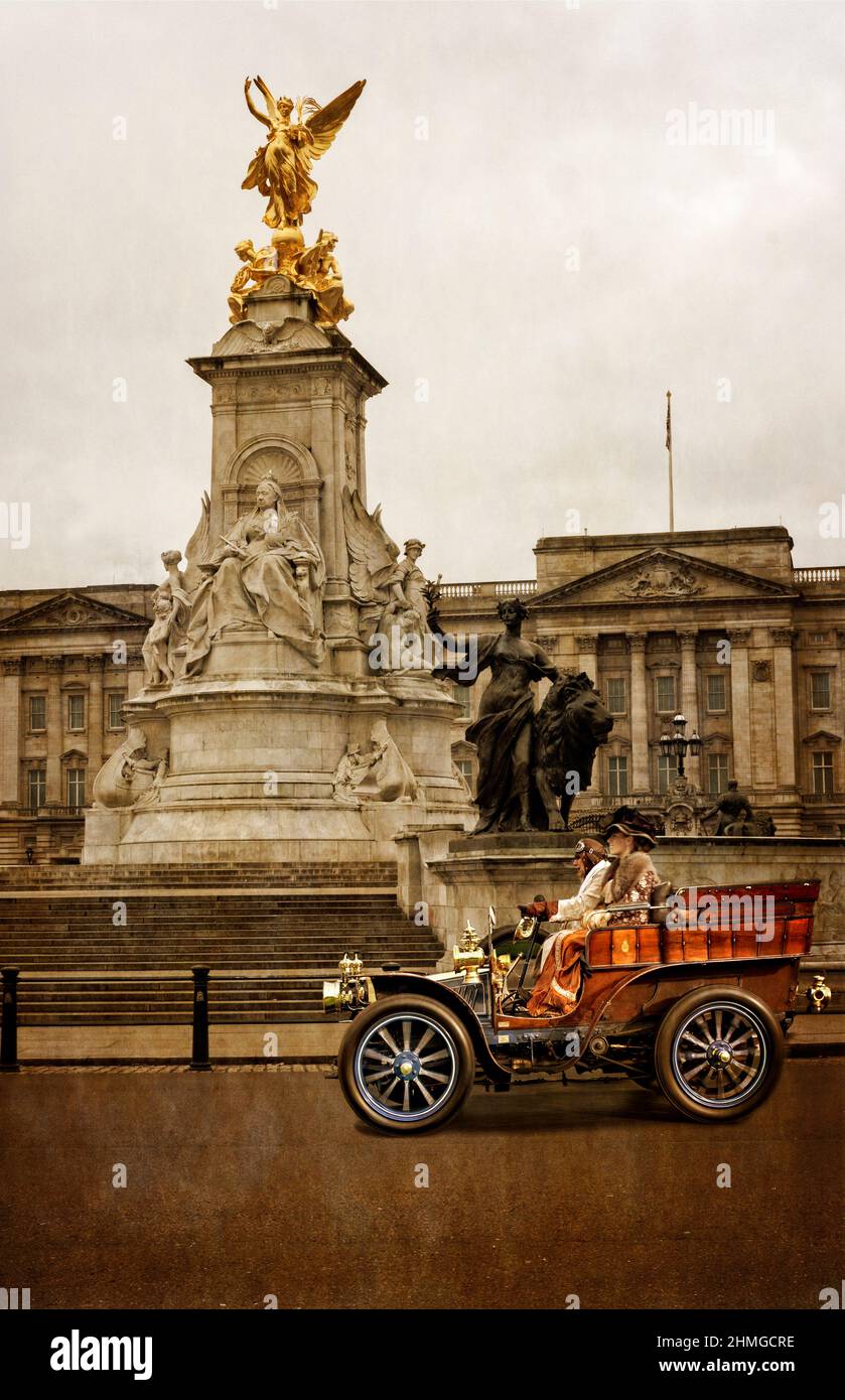 1901 Mors Veteran automobile driving past Buckingham Palace London UK Stock Photo
