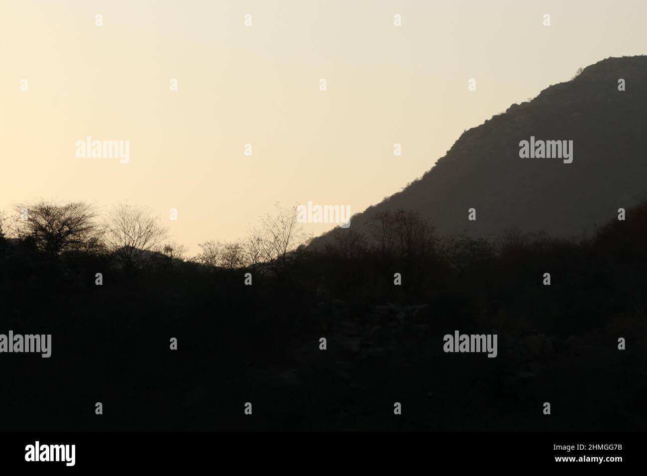 Early morning sunrise behind mountains hi-res stock photography and ...