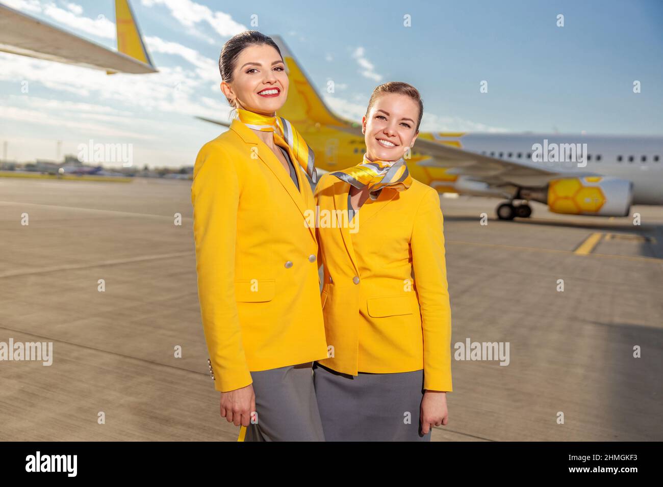 Staff airport woman hi-res stock photography and images - Alamy