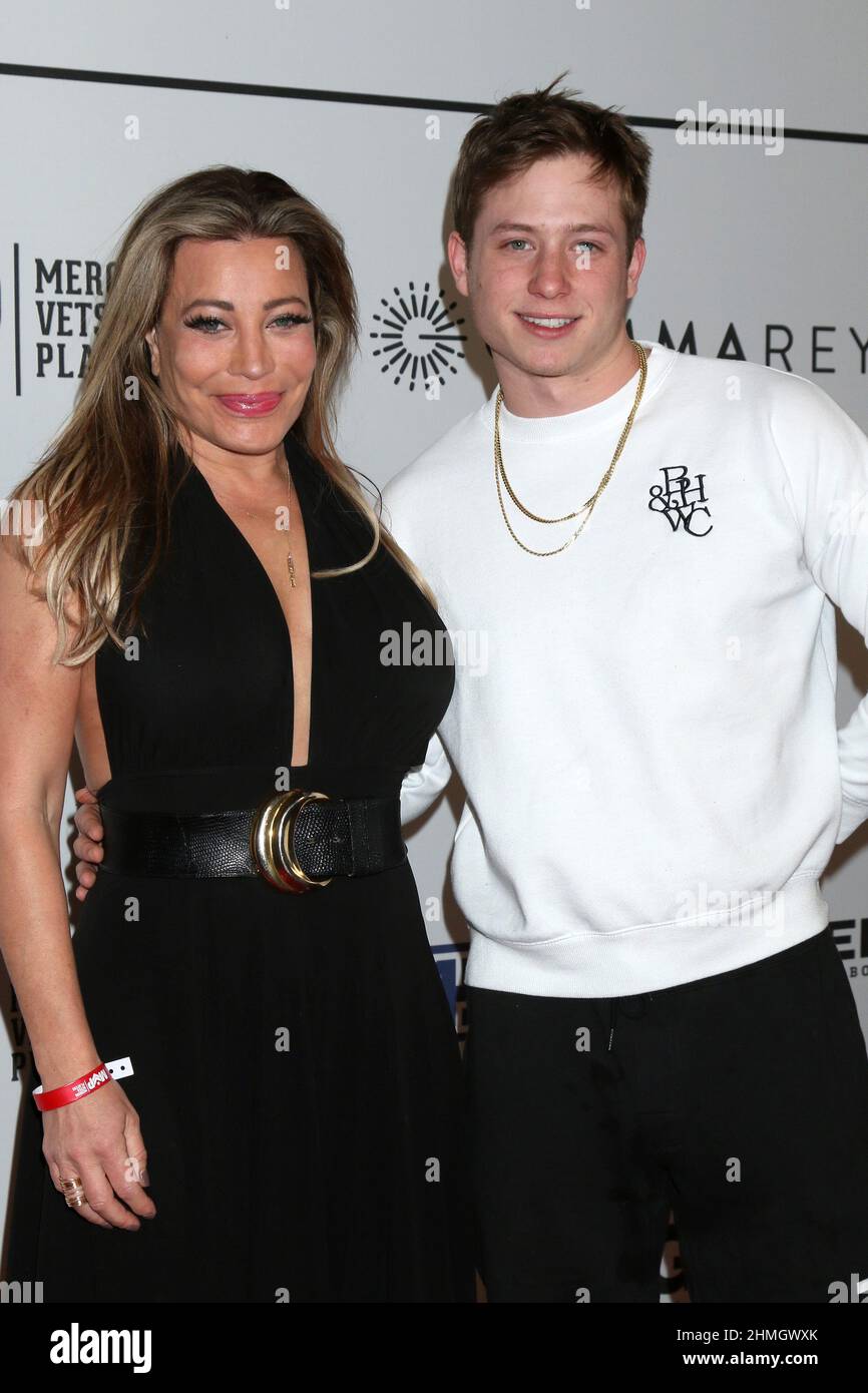 LOS ANGELES - FEB 9: Taylor Dayne, son Levi Dayne at the Merging Vets
