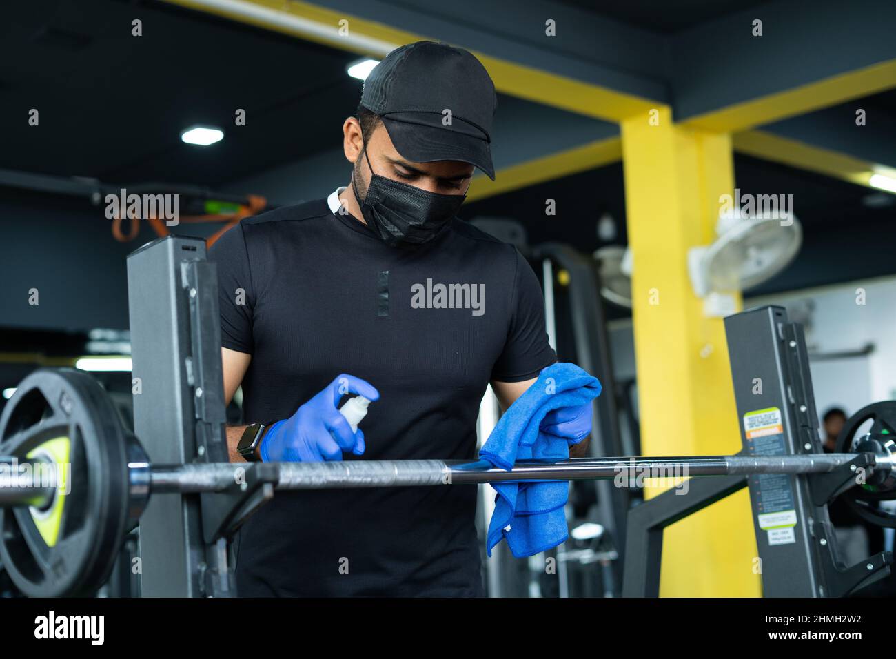 Sweaty after great work out. Handsome young men in sportswear whipping  sweat with his towel and holding water bottle while sitting at gym 13487667  Stock Photo at Vecteezy