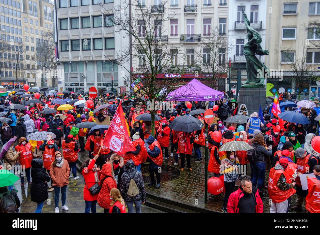 Demonstration of the teachers in front of the seat of the regional government in Brussels | Manifestation des enseignants a la place Surlet de Chockie Stock Photo