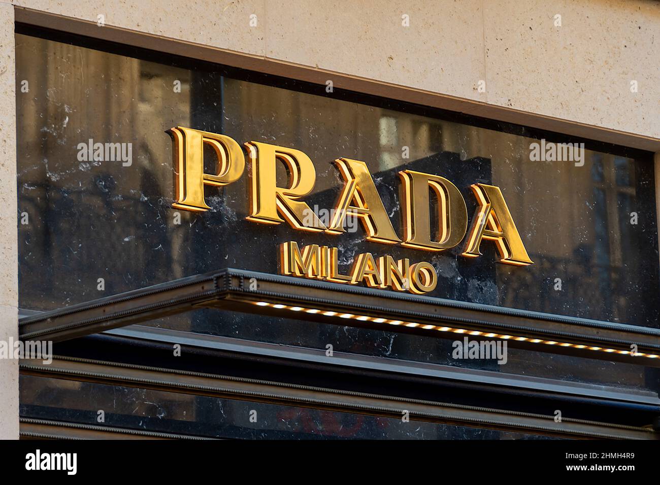 Prada paris hi-res stock photography and images - Alamy