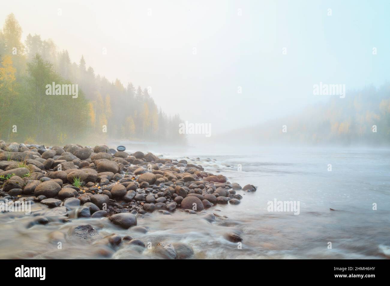 Rocks in water hi-res stock photography and images - Alamy