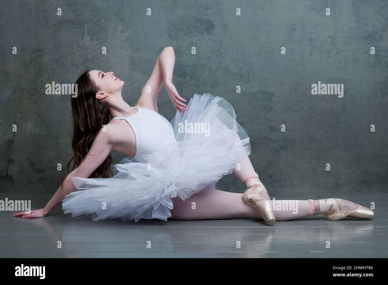Petite ballerina hi-res stock photography and images - Alamy
