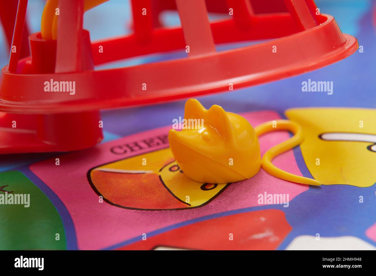 https://c8.alamy.com/comp/2HMH948/close-up-photograph-of-playing-pieces-on-a-mouse-trap-board-game-2HMH948.jpg