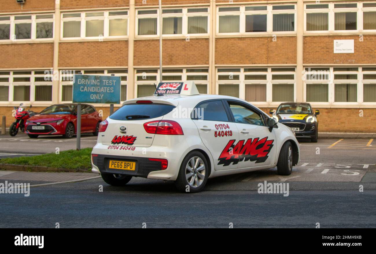 DVSA Driving Test Candidates Only sign, Kia Rio Crdi SR7 ISG 6 speed manual car learner drivers taking their proficiency test in Southport, Merseyside, UK Stock Photo