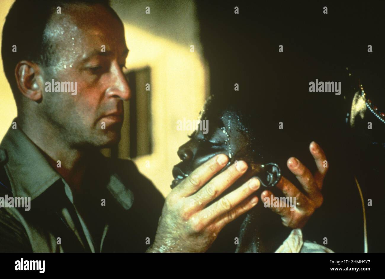 THE KITCHEN TOTO (1987) BOB PECK  EDWIN MAHINDA  HARRY HOOK (DIR)  CANNON FILMS/MOVIESTORE COLLECTION Stock Photo