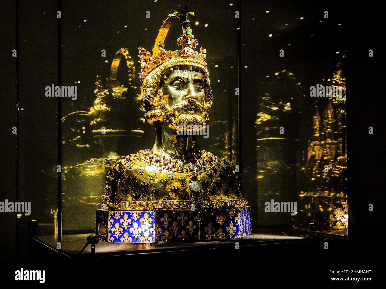 Golden bust of Emperor Charlemagne (Karlsbüste) in the Cathedral Treasury, Aachen, North Rhine-Westphalia, Germany Stock Photo