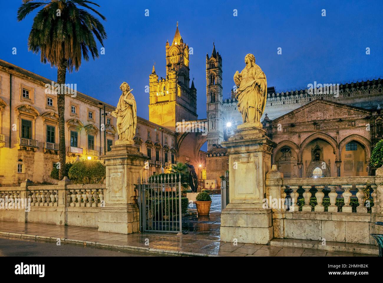 Cathedral on Via Vittorio Emanuele in the old town at night, Palermo, Sicily, Italy Stock Photo