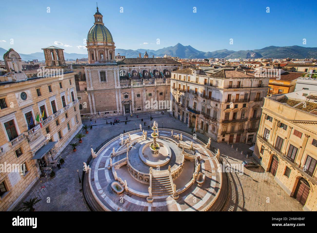 Piazza Pretoria with the Fontana Pretoria and the Church of San Giuseppe dei Teatini in the old town, Palermo, Sicily, Italy Stock Photo