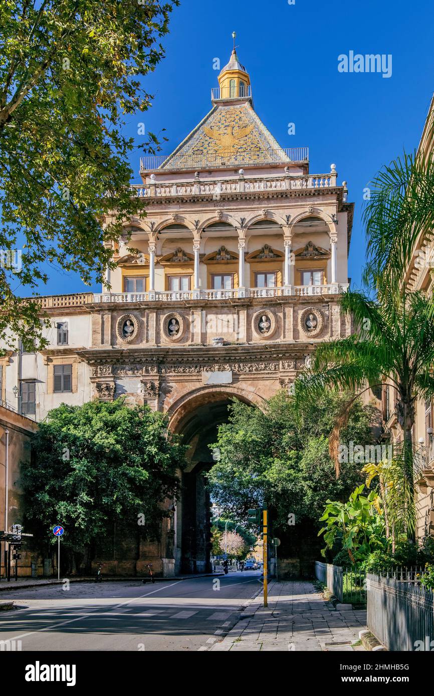 Porta Nuova at the Palazzo Reale in the old town, Palermo, Sicily, Italy Stock Photo