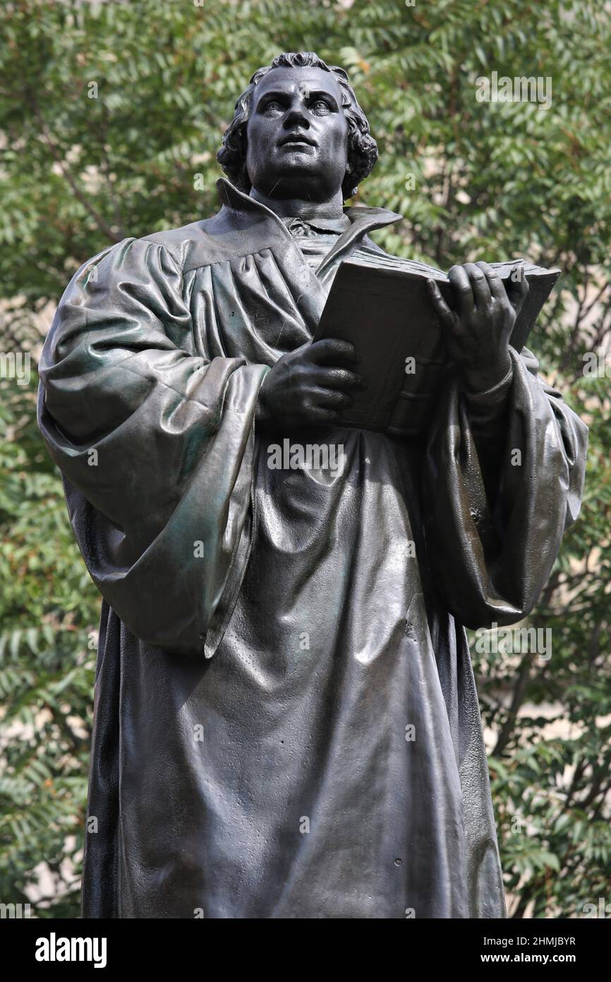 Martin luther memorial wittenberg hi-res stock photography and images ...
