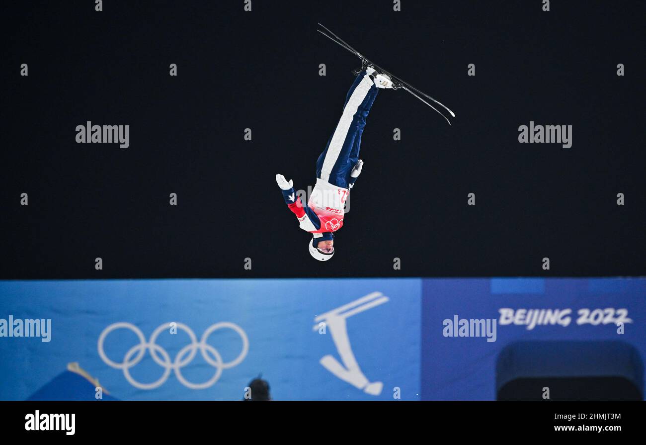 (220210) -- ZHANGJIAKOU, Feb. 10, 2022 (Xinhua) -- Justin Schoenefeld of the United States competes during the freestyle skiing mixed team aerials final at Genting Snow Park in Zhangjiakou, north China's Hebei Province, Feb. 10, 2022. Stock Photo