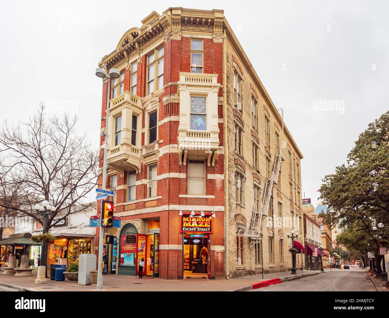 The amazing mirror maze hires stock photography and images Alamy