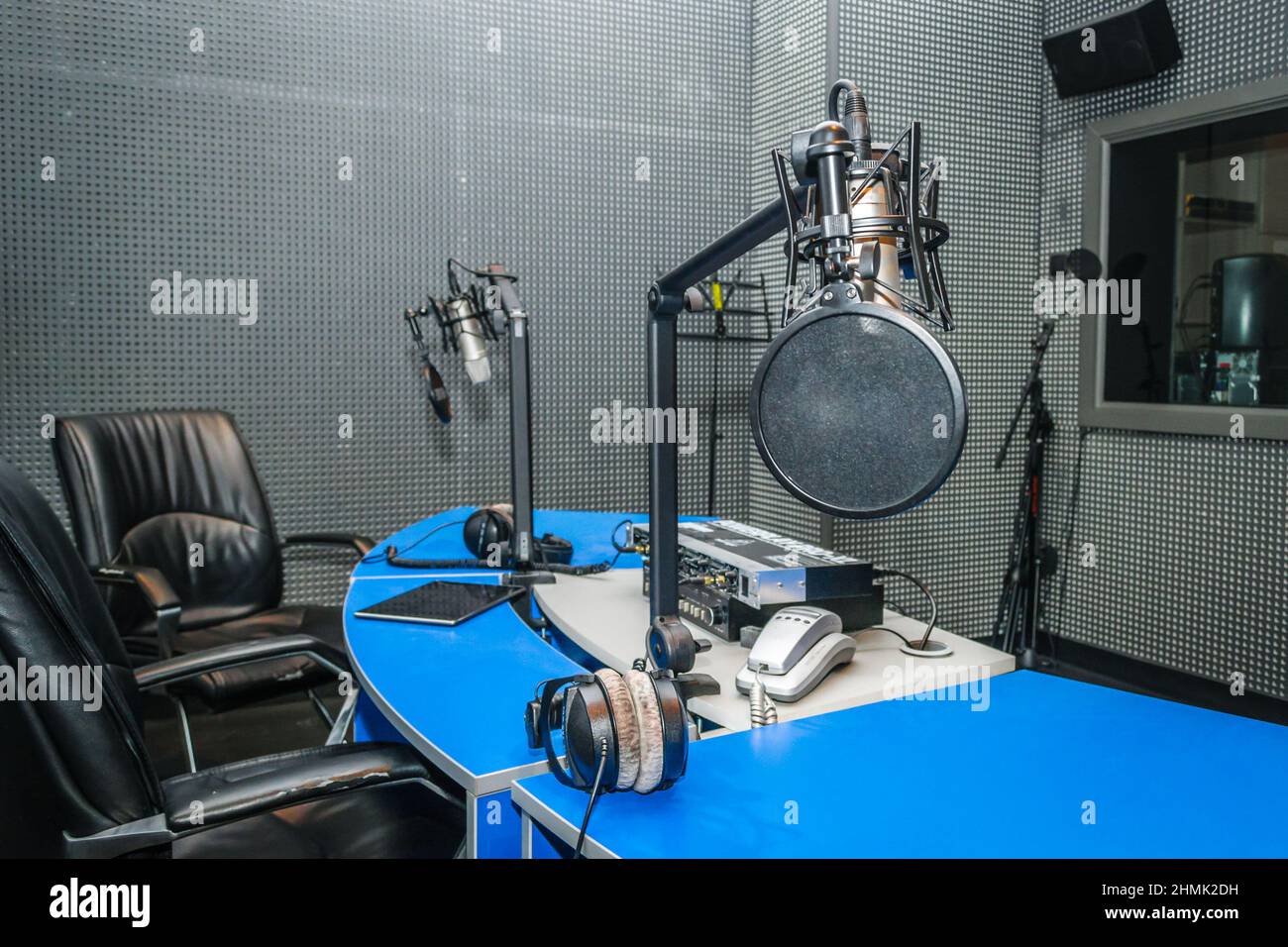 Microphone in a radio studio Stock Photo Alamy