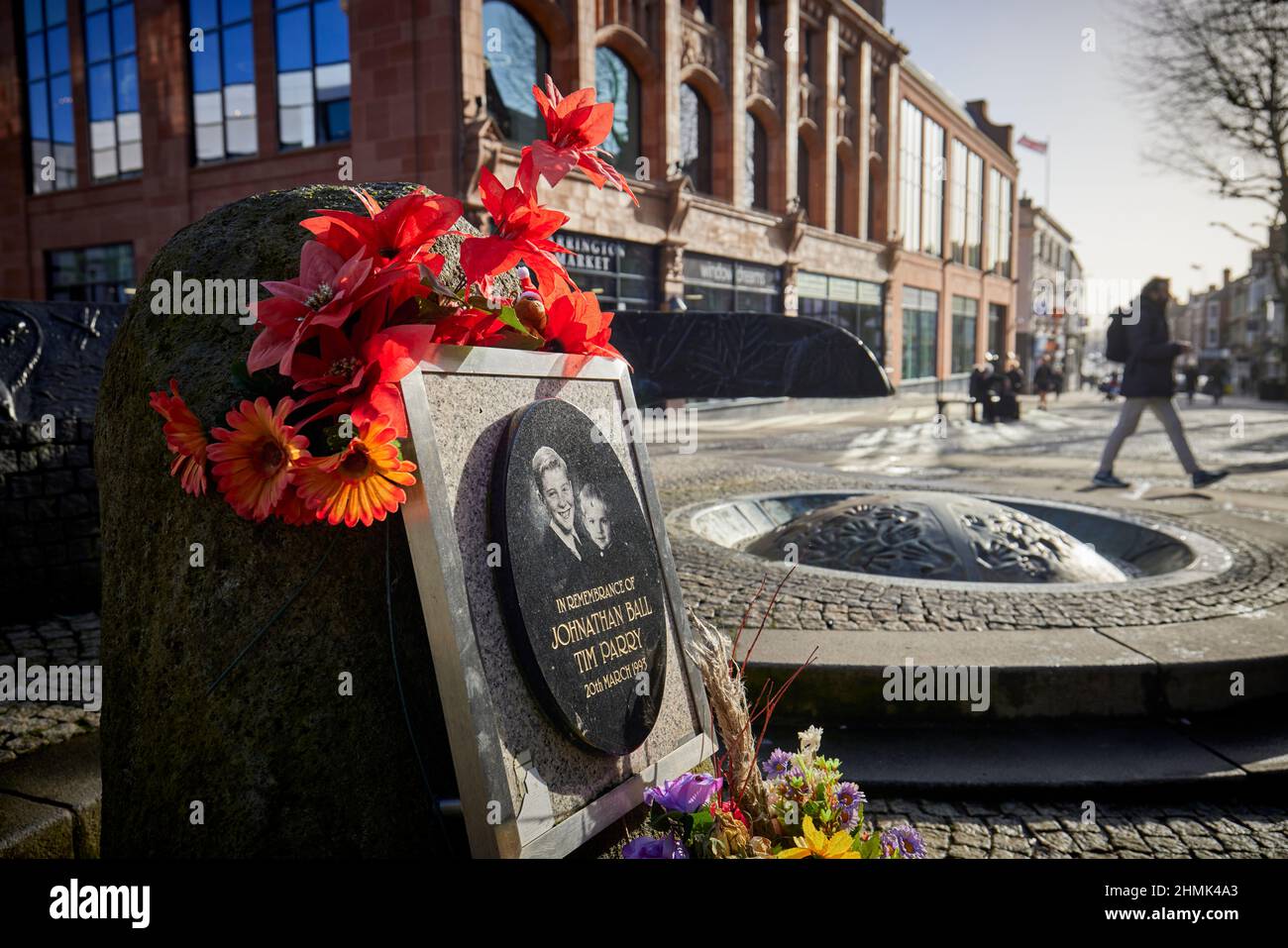 Warrington memorial Bridge Street to commemorate Johnathan Ball, Tim Parry victims of Provisional Irish Republican Army (IRA) bombing Stock Photo