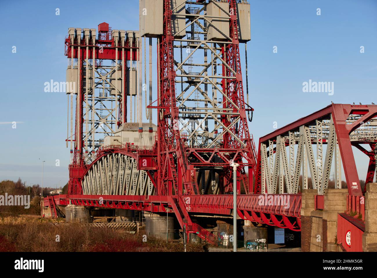 No longer working, Tees Newport Bridge is a vertical-lift bridge spanning the River Tees  linking Middlesbrough with  Stockton-on-Tees Stock Photo