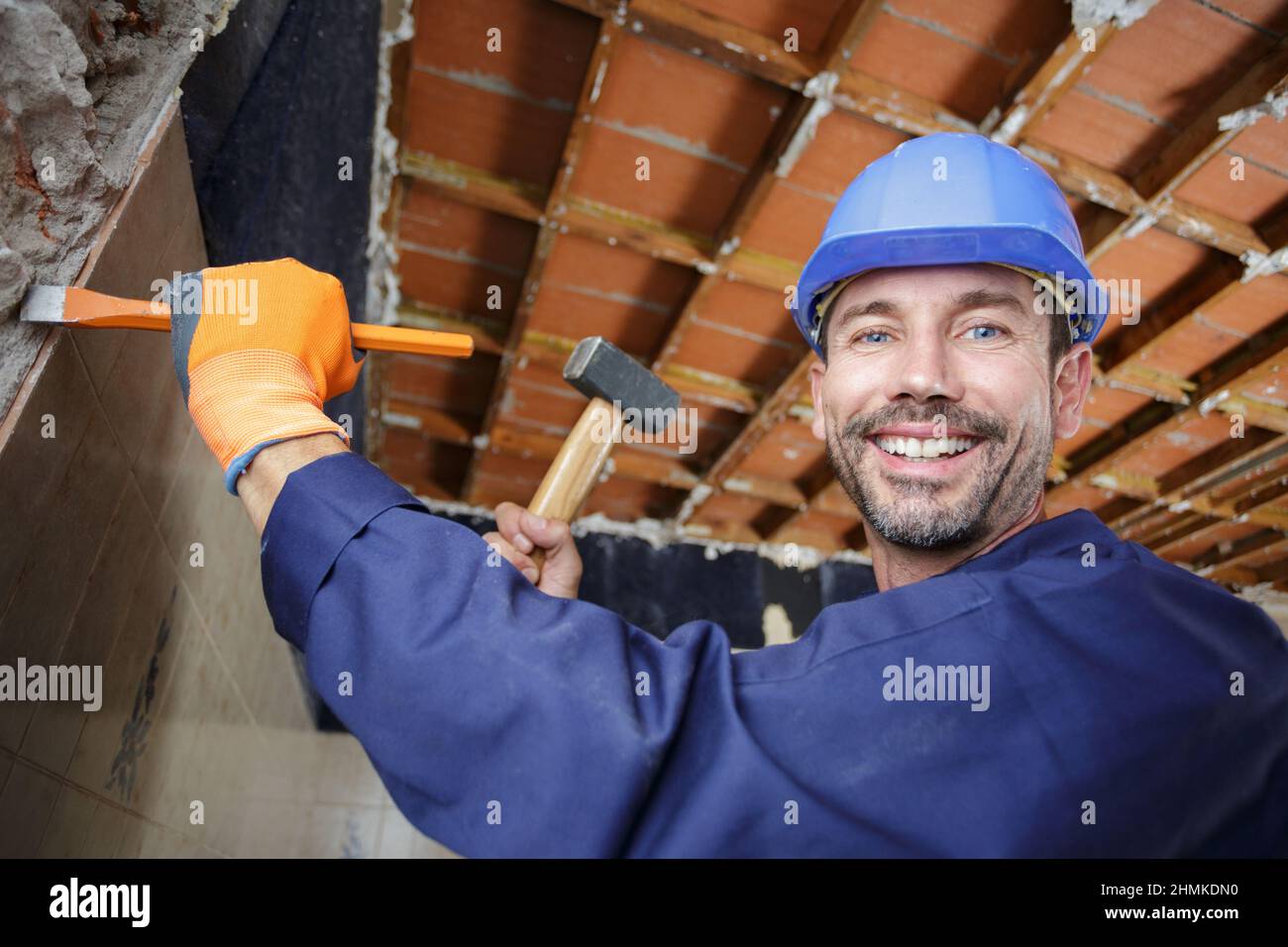 man using a hammer and chisel Stock Photo Alamy