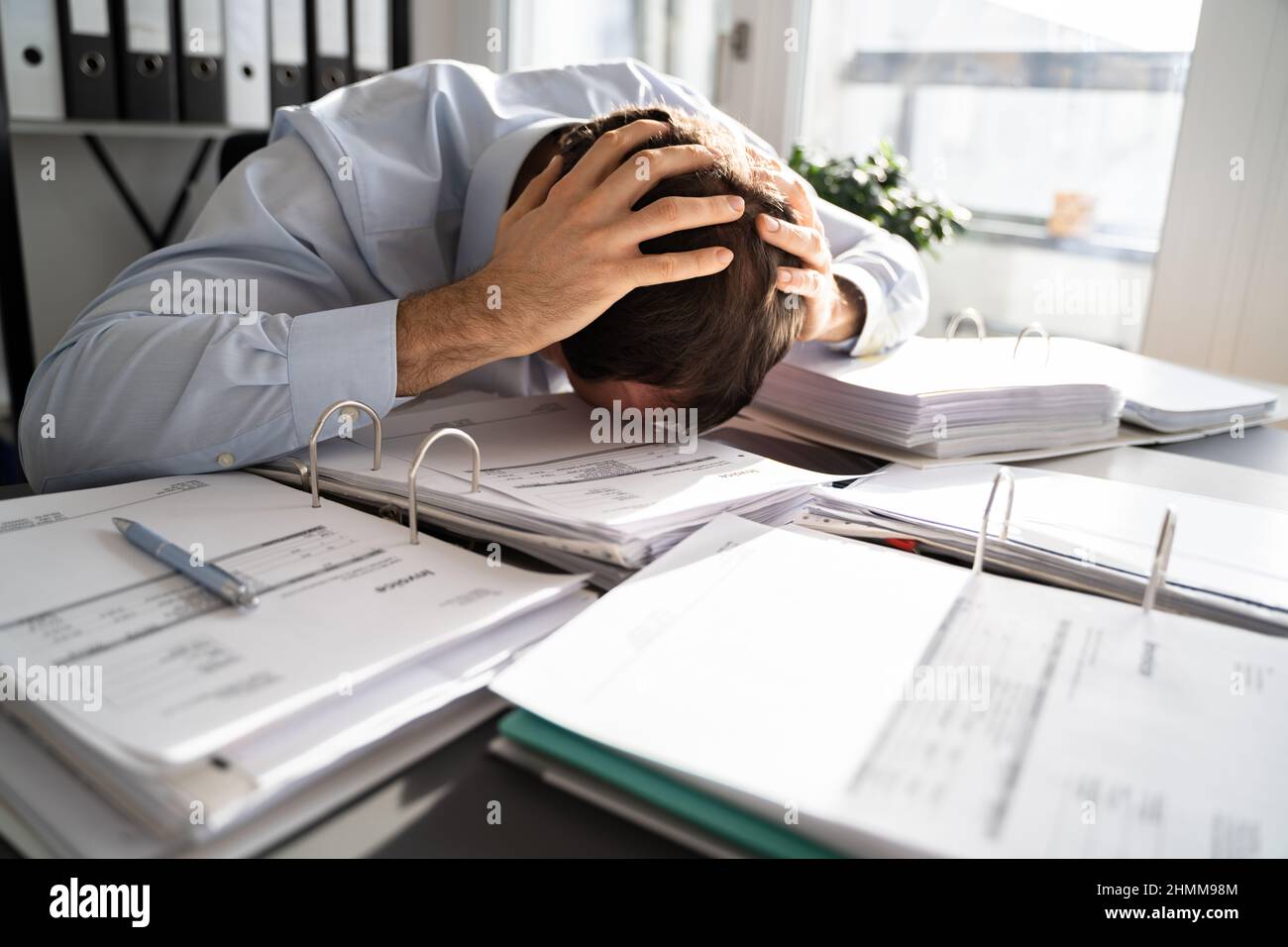 Sleeping men hi-res stock photography and images - Page 48 - Alamy