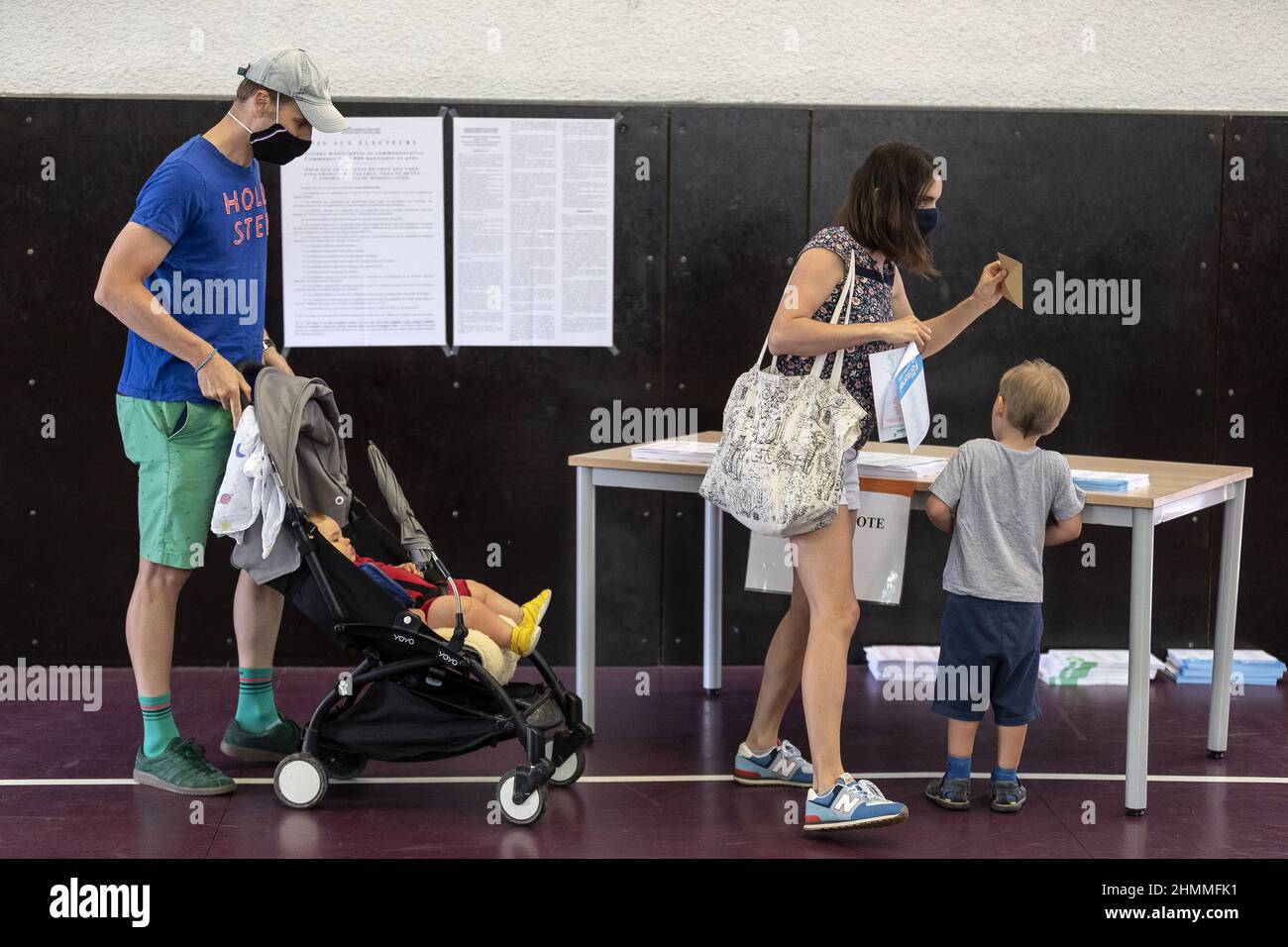 Strasbourg (Alsace region, north-eastern France): second round of the local election (2020/06/28). Family with a stroller inside the polling station Stock Photo