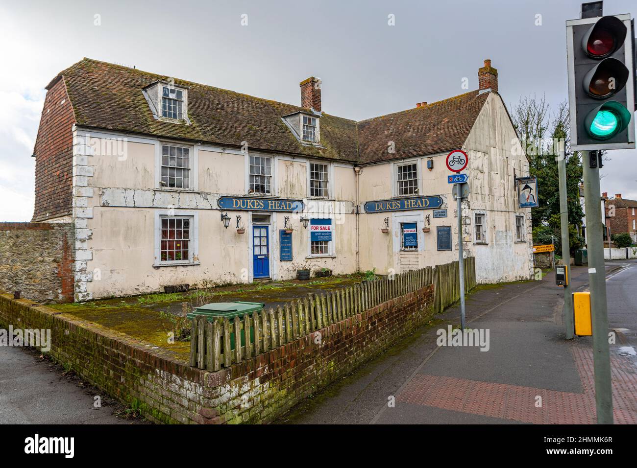 The closed, for sale Dukes Head public house in Hythe, Kent Stock Photo
