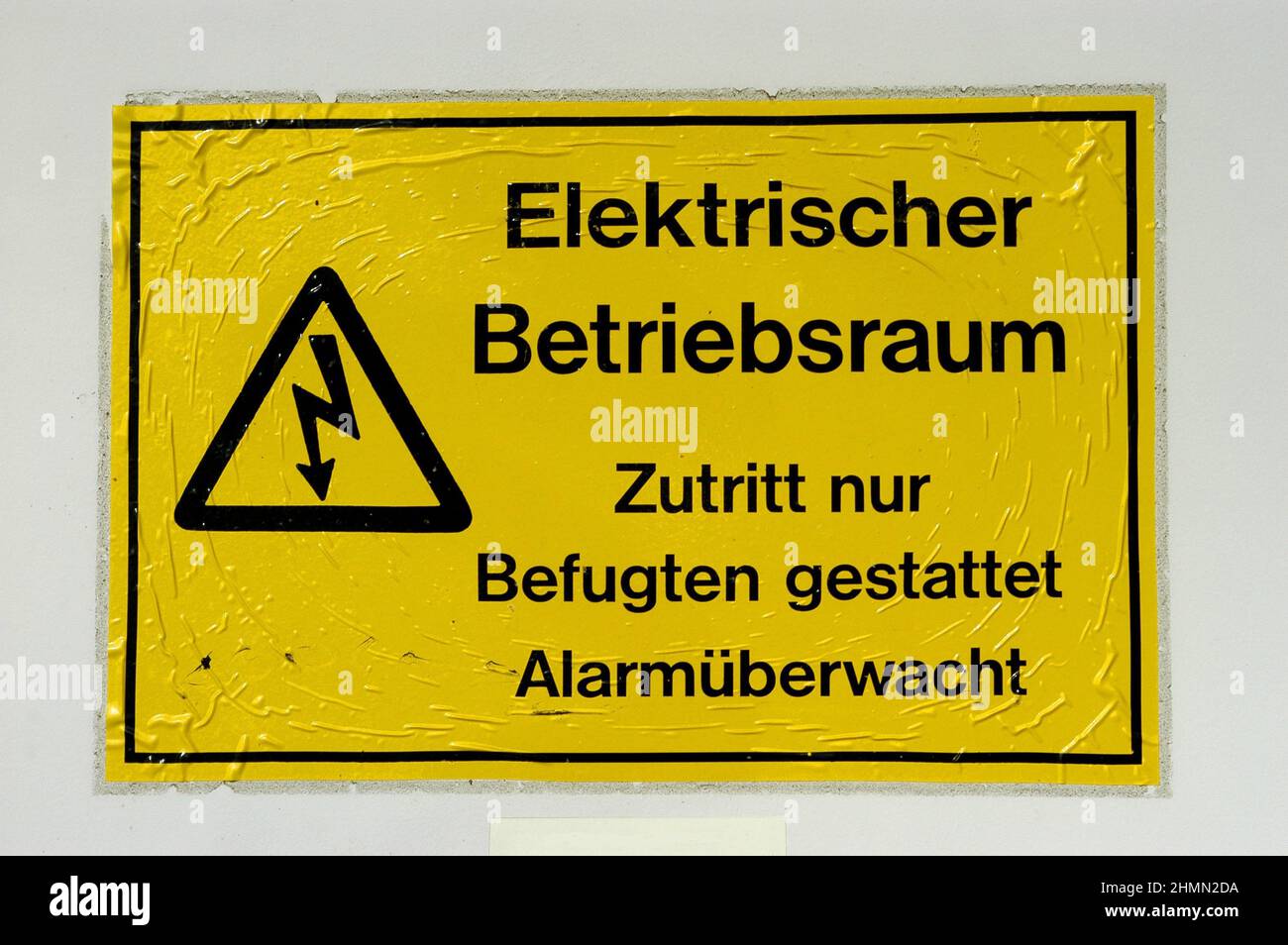 Electrical safety signs hires stock photography and images Alamy