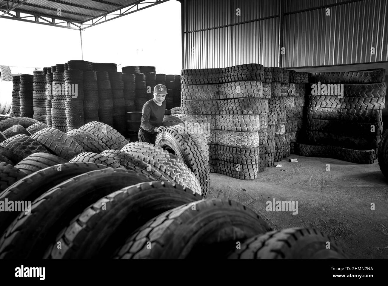Son Tinh, Quang Ngai, Vietnam - December 31, 2021: workers work at an old car tire recycling factory in Son Tinh district, Quang Ngai province, Vietna Stock Photo