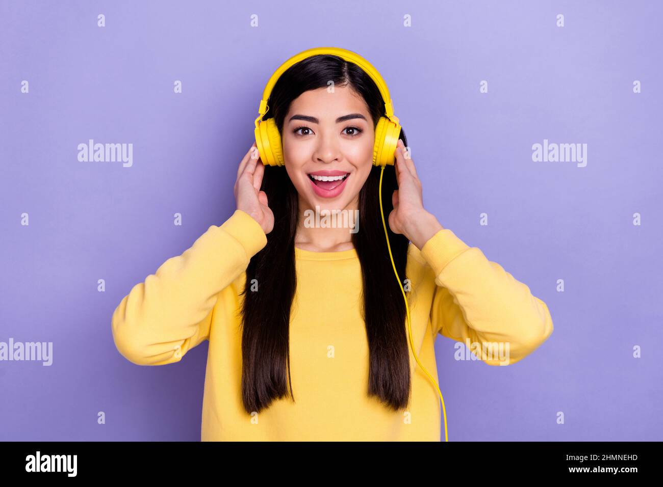 Purple sweatshirt hi-res stock photography and images - Page 21 - Alamy