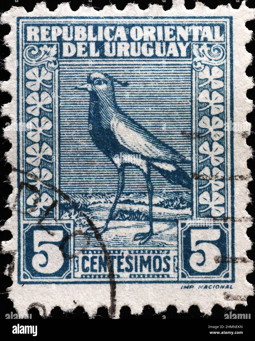 Lapwing on vintage stamp of Uruguay Stock Photo Alamy