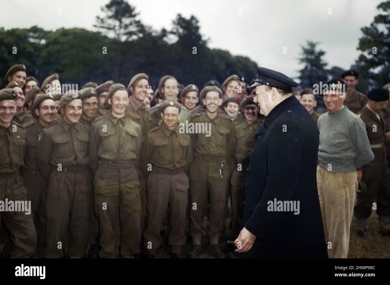 The Prime Minister, the Rt Hon Winston Churchill, MP, with men of the 50th Division who took part in the D-Day landings. 1944. Stock Photo