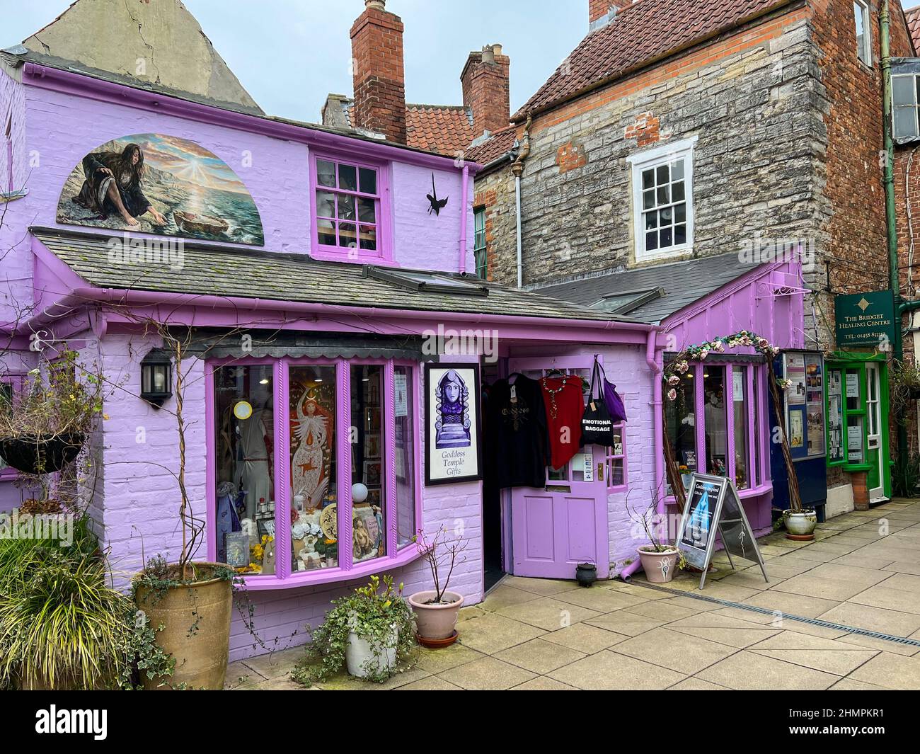New age and spirituality shops and business premises in Glastonbury, Somerset, UK Stock Photo