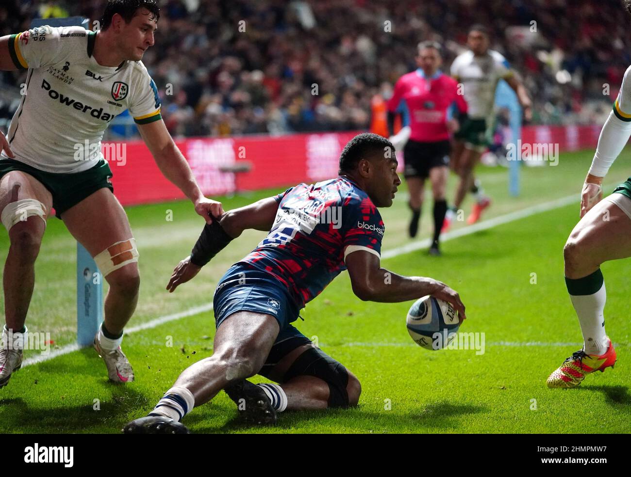 bristol-bears-ratu-naulago-scores-their-side-s-second-try-during-the
