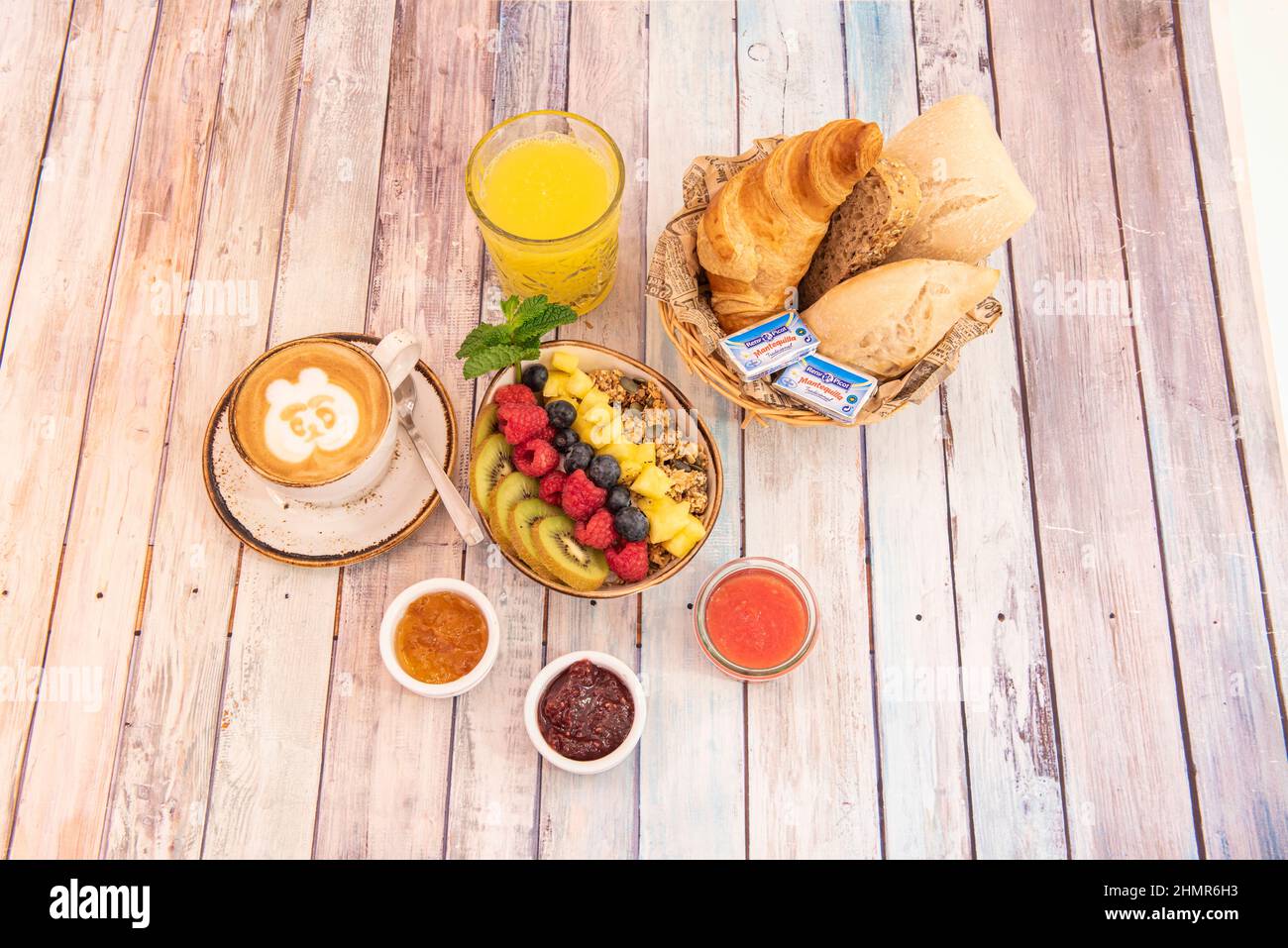Brunch, also known as brunch or brunch, is a combination of lunch and breakfast. It is normally served, as a general rule, in a period of time that go Stock Photo