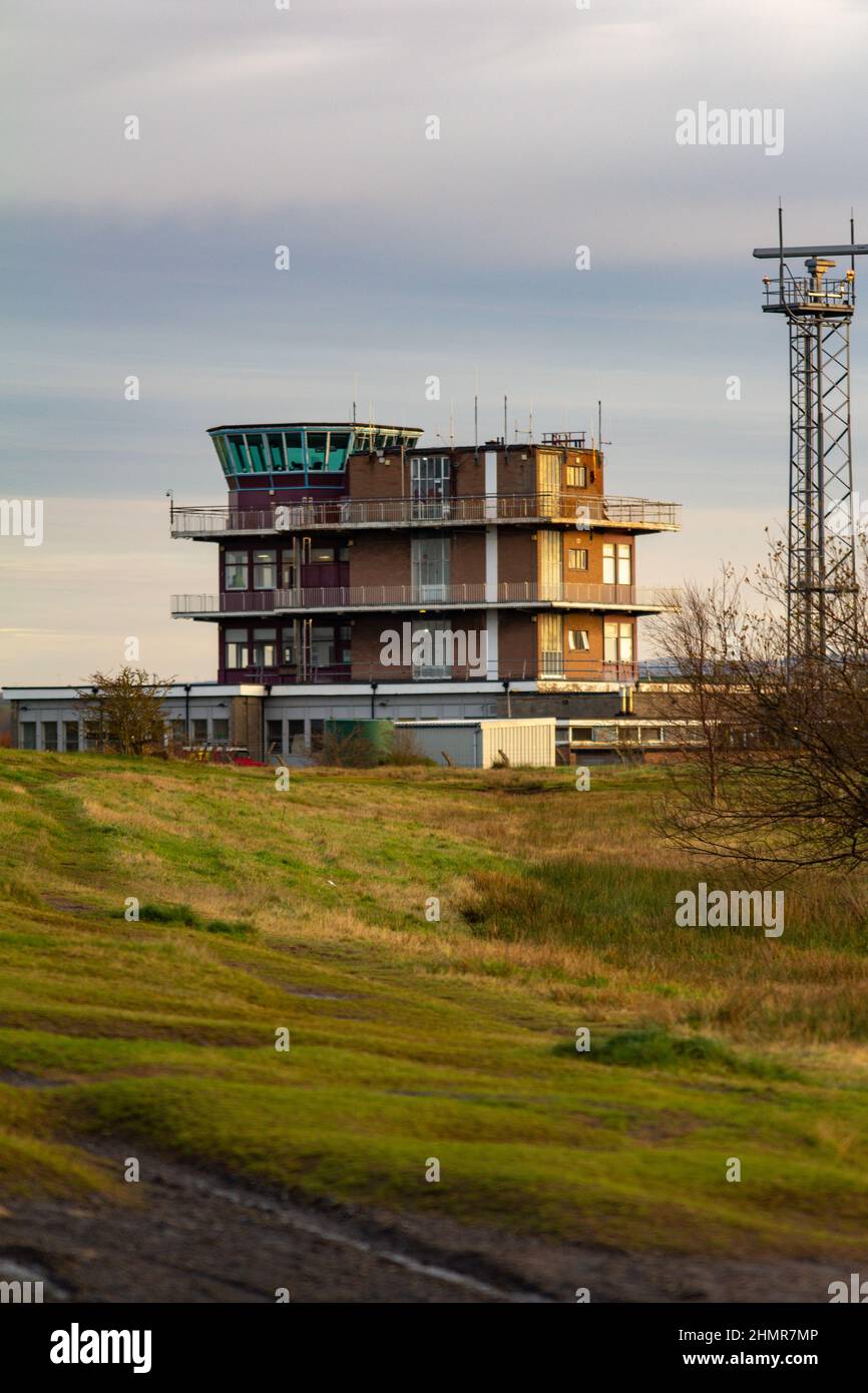 Vertical shot field green hi-res stock photography and images - Alamy