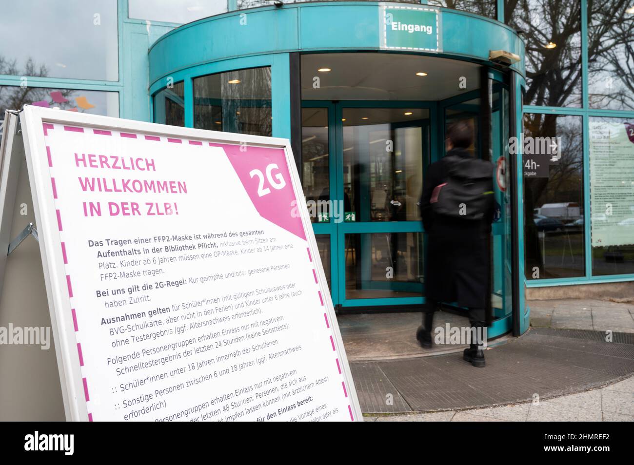Berlin, Germany. 10th Feb, 2022. At the entrance to the Zentral- und Landesbibliothek Berlin (ZLB) - Amerika-Gedenkbibliothek is a sign that reads Welcome to the ZLB - 2G. Credit: Christophe Gateau/dpa/Alamy Live News Stock Photo