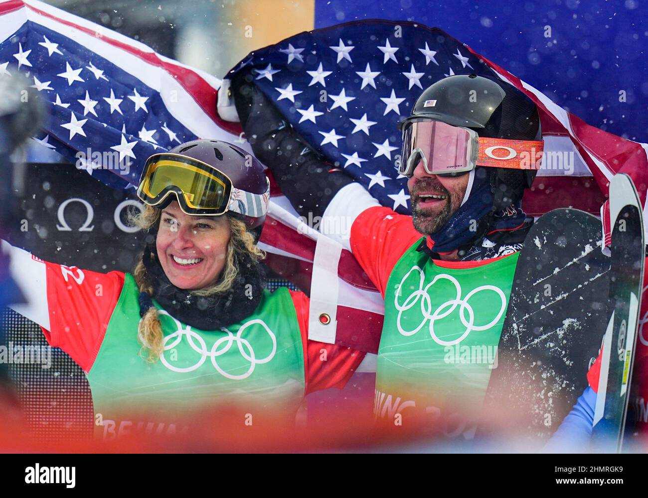 (220212) -- ZHANGJIAKOU(HEBEI), Feb. 12, 2022 (Xinhua) -- Nick Baumgartner (R) and Lindsey Jacobellis of the United States pose for photos after the mixed team snowboard cross final at Geting Snow Park in Zhangjiakou, north China's Hebei Province, Feb. 12, 2022. Stock Photo