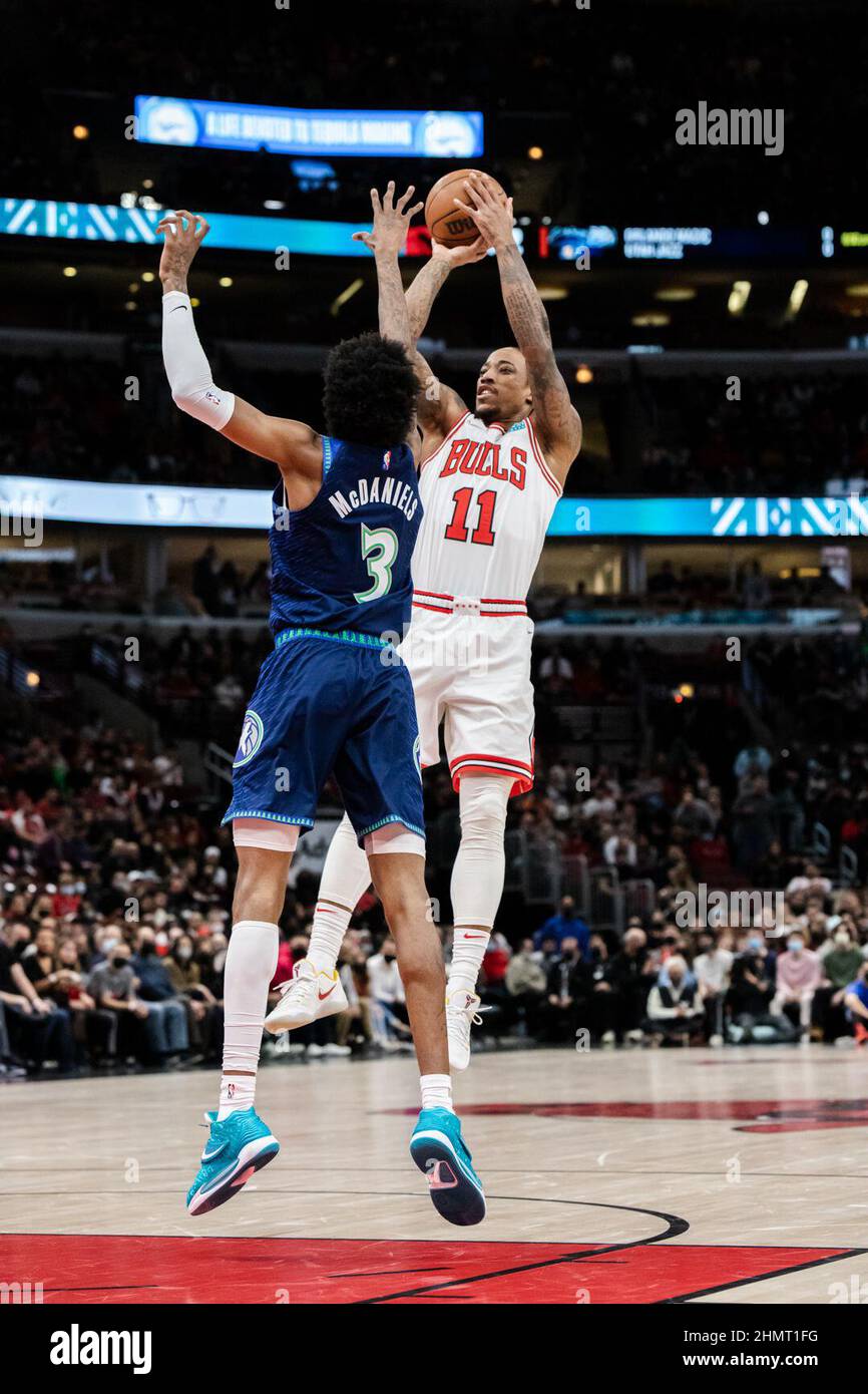 chicago-usa-11th-feb-2022-demar-derozan-11-chicago-bulls-shoots