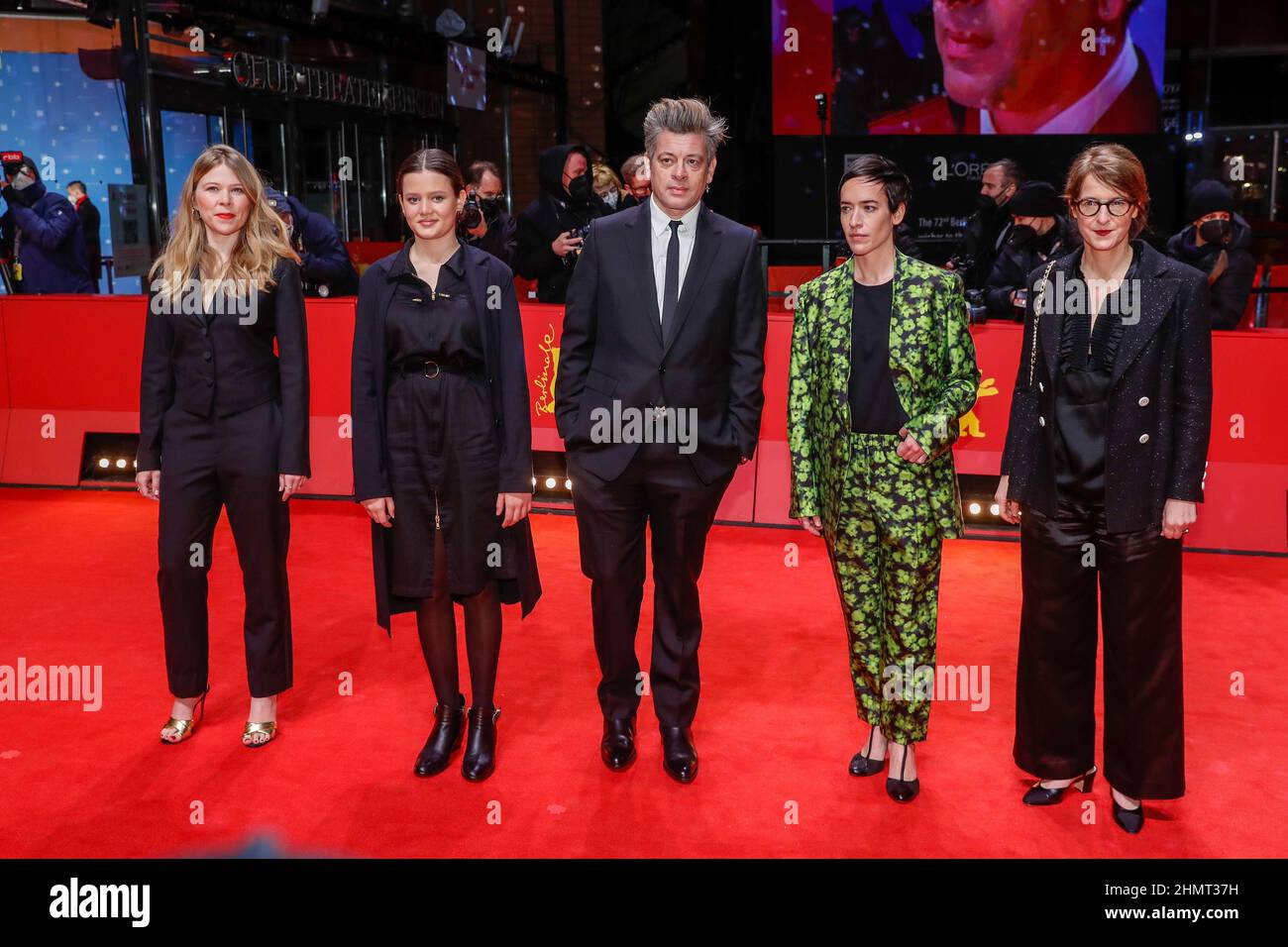 Berlin, Germany. 11th Feb, 2022. India Hair (l-r), Elli Spagnolo, Benjamin Biolay, Stephanie Blanchoud and Ursula Meier arrive at the premiere of the competition film 'La Ligne (The Line)'. The 72nd International Film Festival will be held in Berlin from Feb. 10-20, 2022. Credit: Gerald Matzka/dpa/Alamy Live News Stock Photo