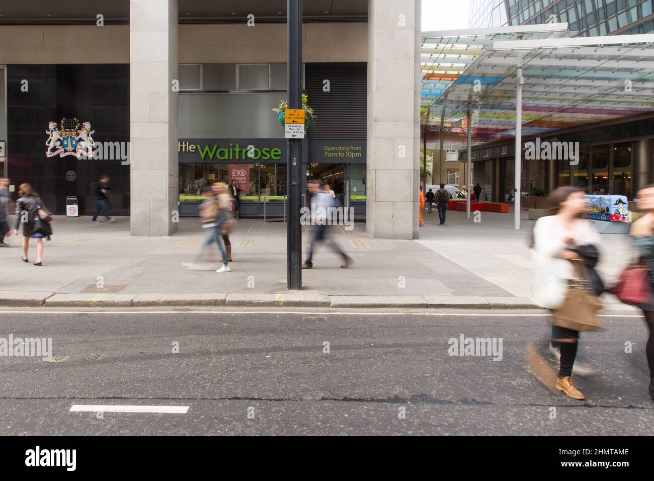 No leading Hle Waitrose Open daily from 7am to 10pm £1® DINNER Stock