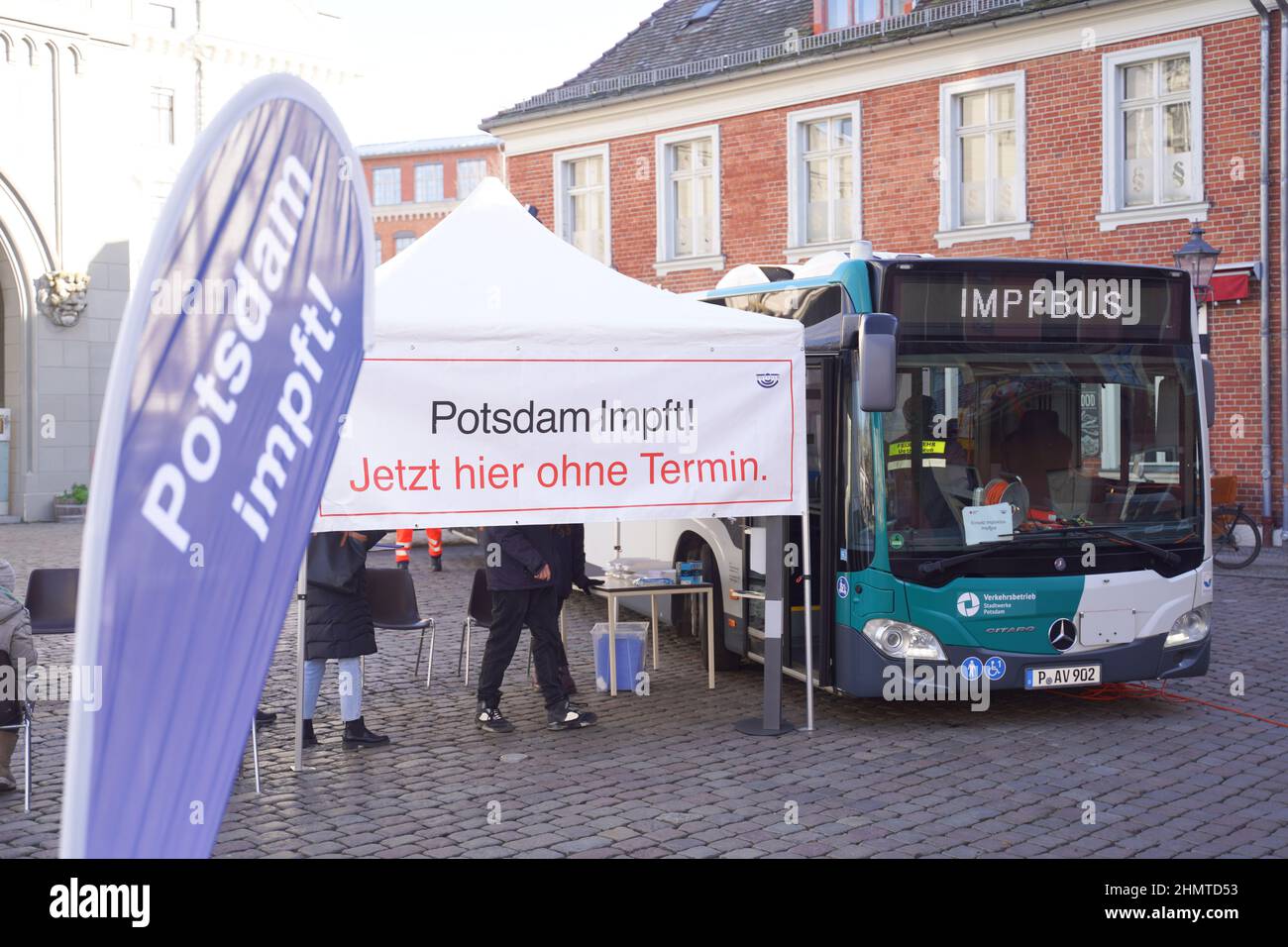 Potsdam, Germany. 12th Feb, 2022. A vaccination bus stands at its first stop at Nauener Tor. The vaccination bus will be at the marketplace in Schlaatz on February 16, at the Rewe parking lot in Groß Glienicke on February 18, and at the corner of Brandenburger Str. and Lindenstraße on February 19, 2022. Credit: Joerg Carstensen/dpa/Alamy Live News Stock Photo