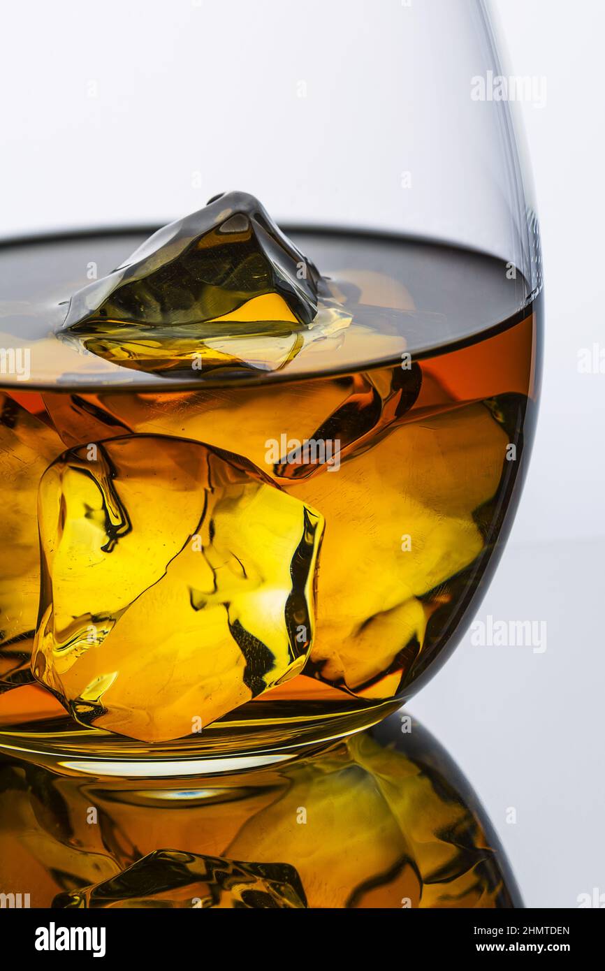 whiskey on ice Stock Photo Alamy