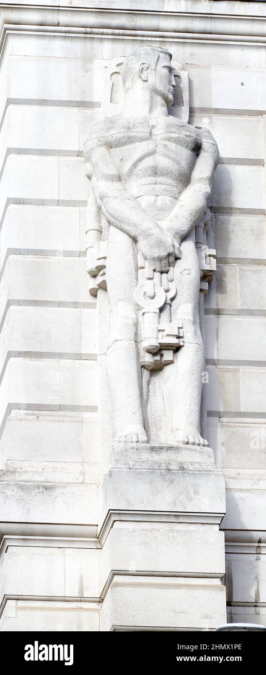 Bank of england sculpture hi-res stock photography and images - Alamy